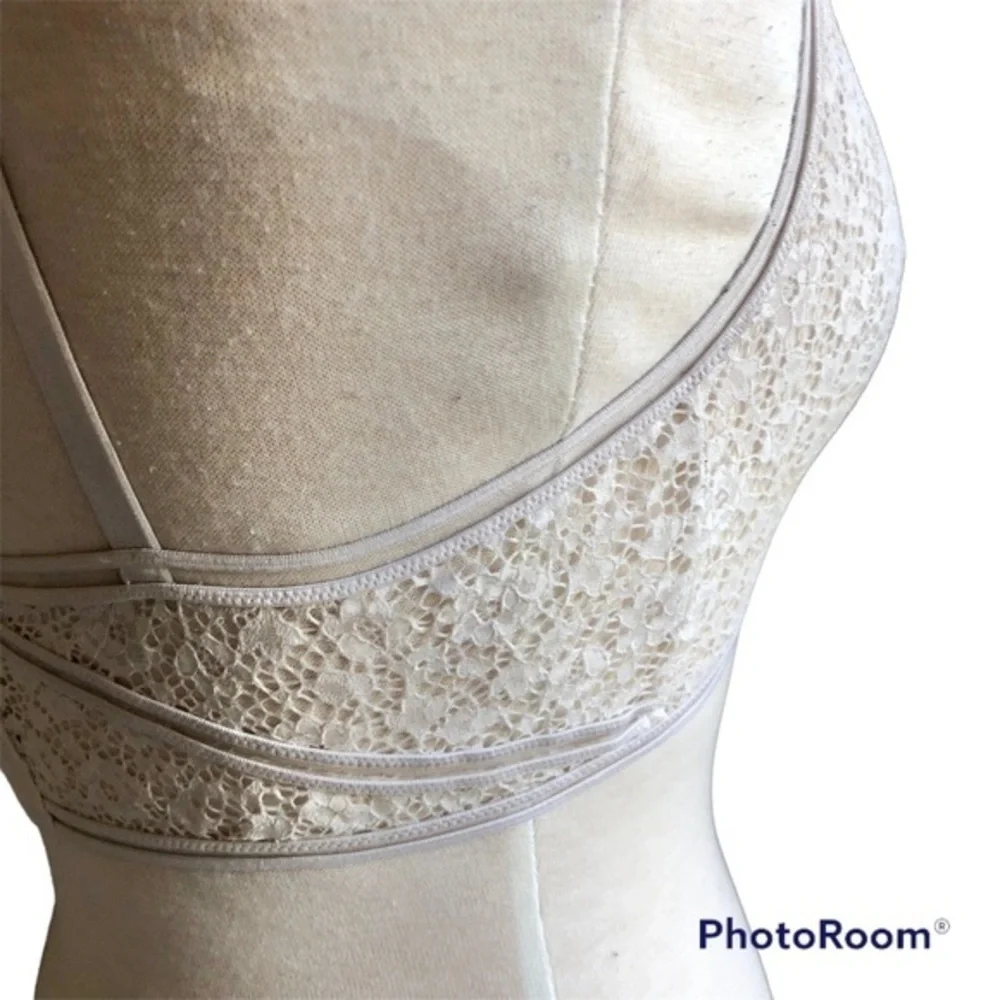 Victoria’s Secret full lace ‘very sexy’ cream criss cross bralette large